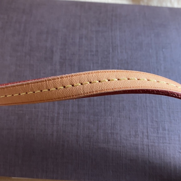 LV Authentic MM Favorite - Picture 9 of 11